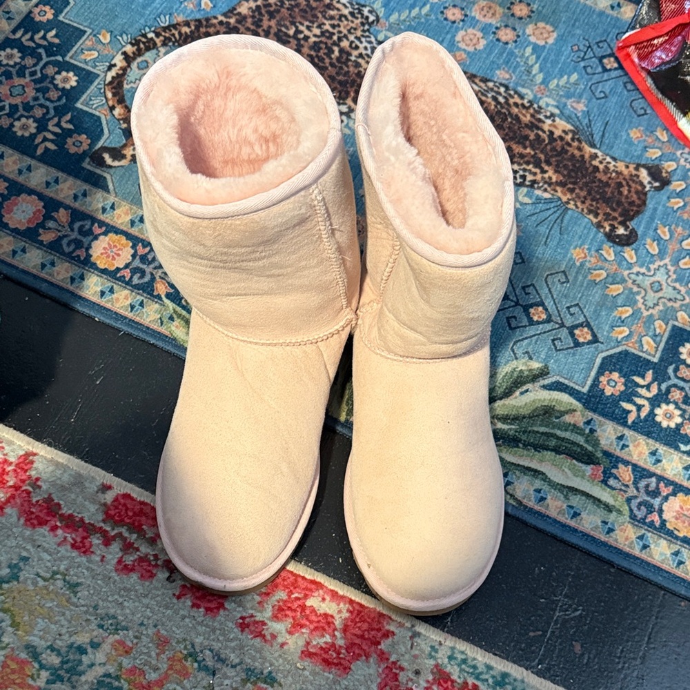UGG light pink  Winter Boots in good condition may be worn twice